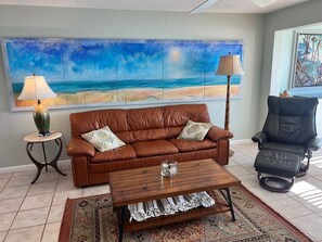 Una televisión, una oficina