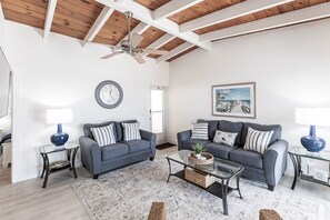 TV, offices - 14 Premium - Beach Bliss - Relax in a Gorgeous One-Bedroom Villa on Siesta Key (Siesta Key)