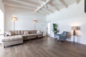 Téléviseur, bureau