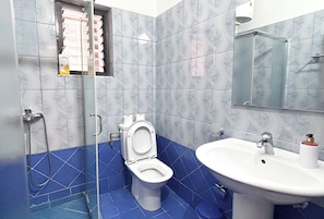 Deluxe Studio | Bathroom - Arte Apartments (Sarandë)