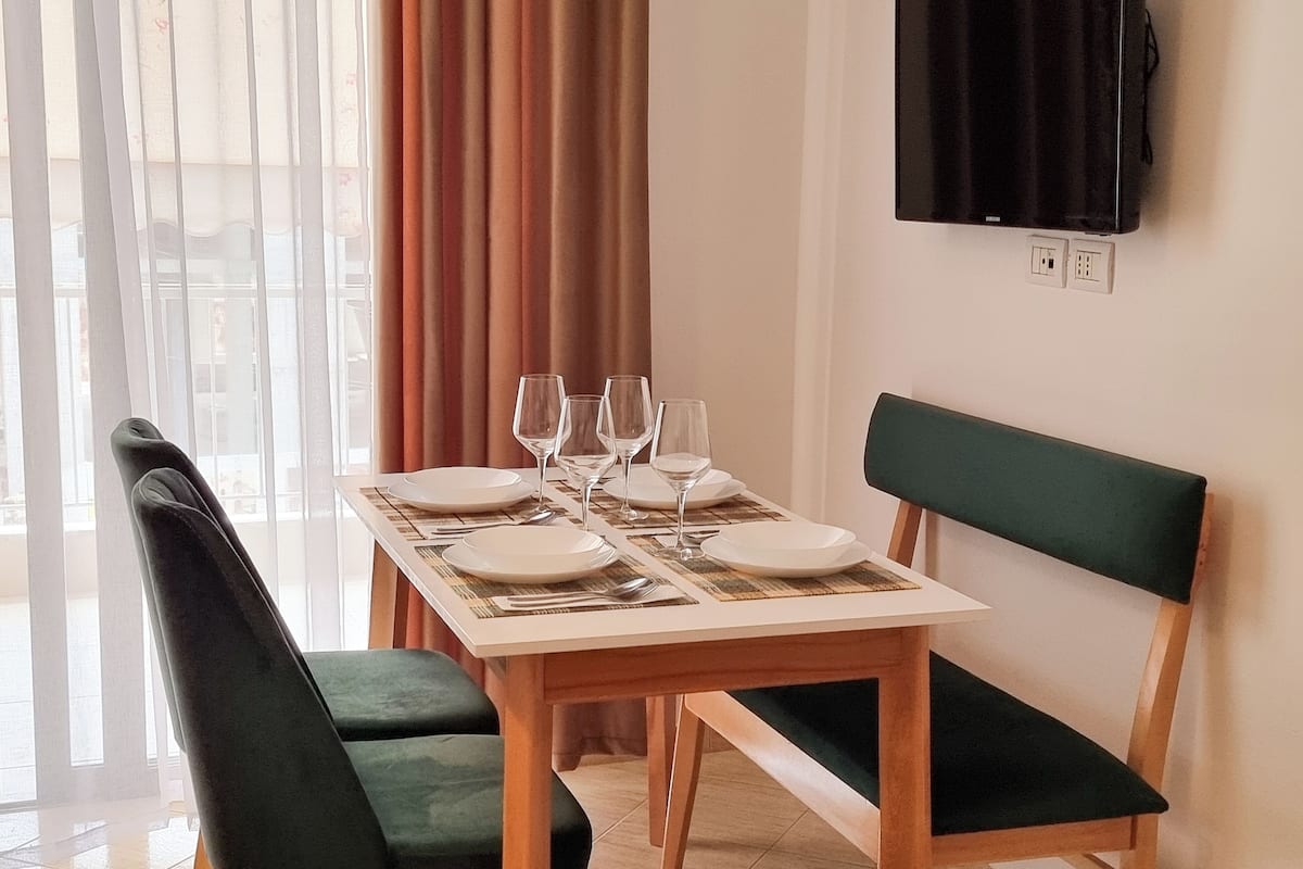 Deluxe Studio | In-room dining