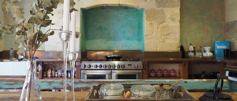 Réfrigérateur, four, plaque de cuisson, lave-vaisselle