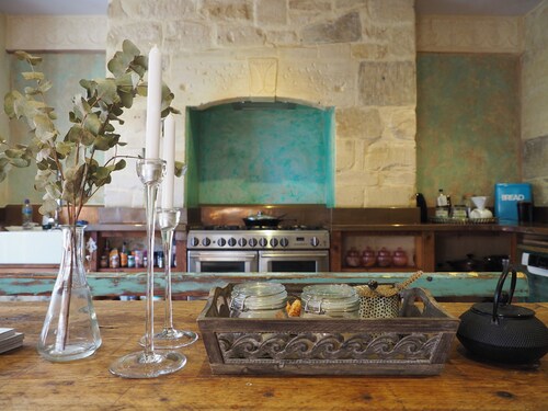 Family Townhouse Sleeps 6 • 9 Minute Walk to City Centre • Parking Available