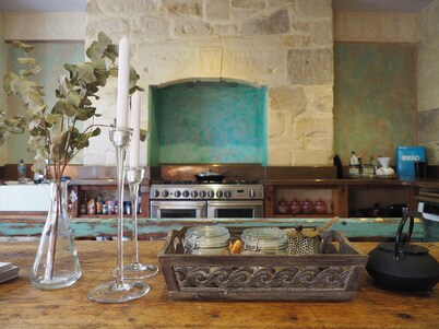 Family Townhouse Sleeps 6 • 9 Minute Walk to City Centre • Parking Available