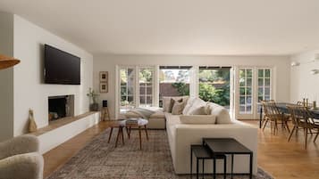 Smart-TV, peis, stereoanlegg og kontorer