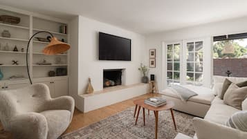 Smart-TV, peis, stereoanlegg og kontorer