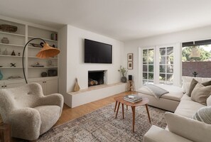 Smart TV, fireplace, stereo, offices