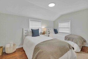 3 makuuhuonetta, silitysrauta/-lauta, vauvan matkasänky, ilmainen Wi-Fi