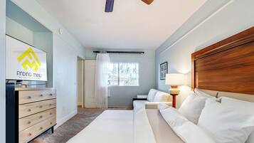 2 chambres, coffres-forts dans les chambres, bureau
