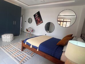 3 bedrooms, iron/ironing board, WiFi, bed sheets