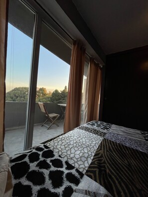 1 habitación, tabla de planchar con plancha, wifi y ropa de cama