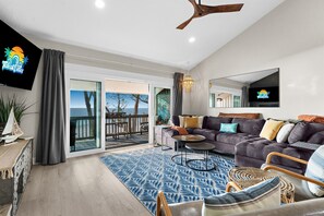 Smart TV, fireplace, books - Stylish Beachfront Condo, Stunning Views (indian shores)