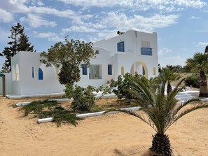Exterior - Long-term rental: Charming accommodation in Djerba with pool and sea view (Houmt souk)