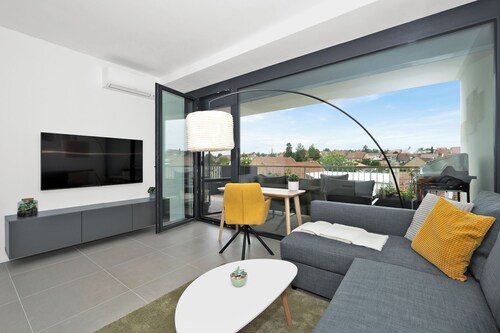 New Apartment with a Terrace, AC, Free Parking & Netflix