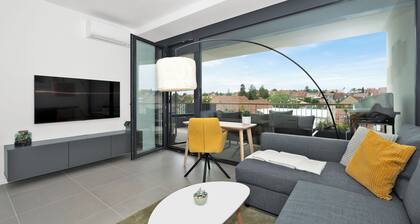 New Apartment with a Terrace, AC, Free Parking & Netflix