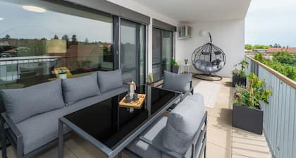 New Apartment with a Terrace, AC, Free Parking & Netflix