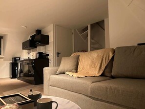 Een televisie en een kantoor