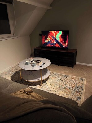 Een televisie en een kantoor