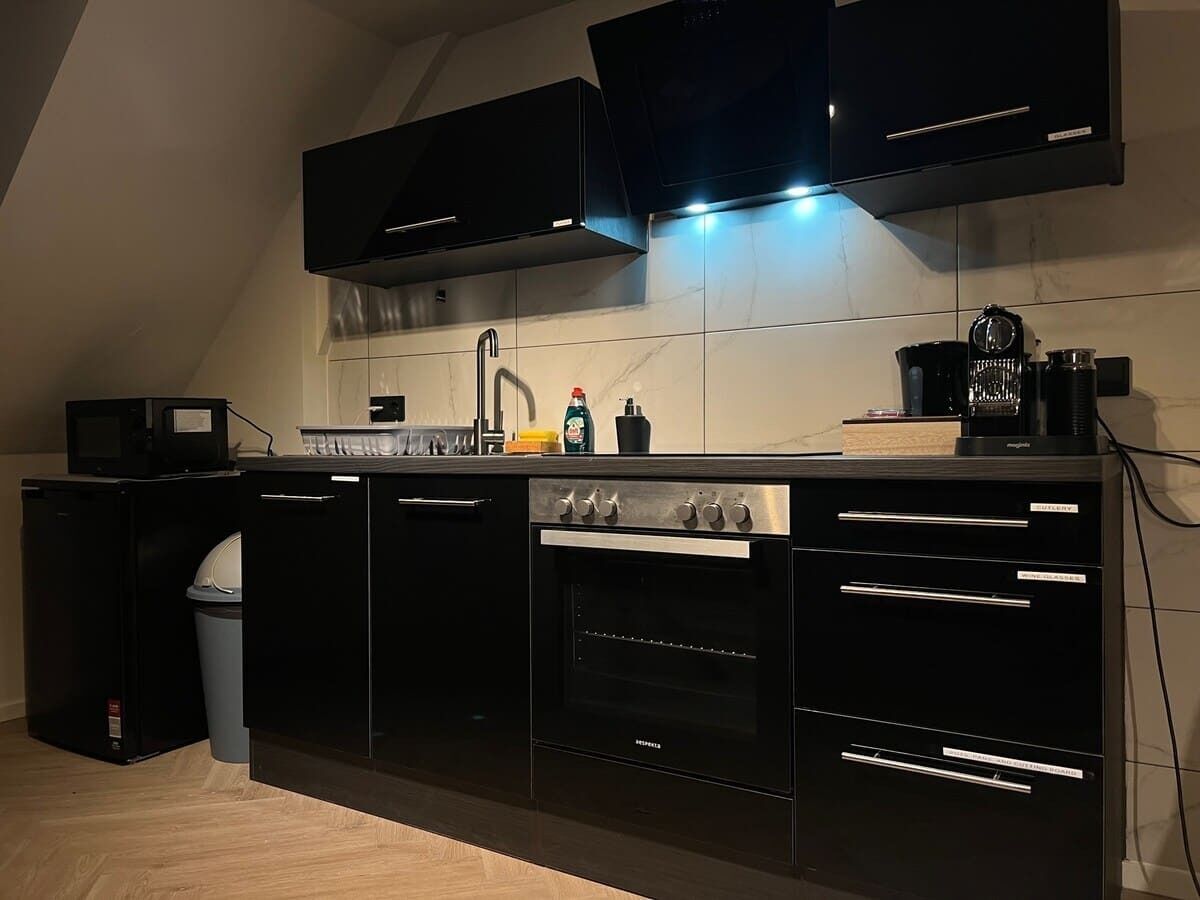 冰箱、微波炉、烤箱、炉灶