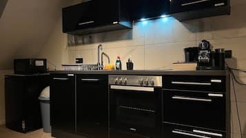 冰箱、微波炉、烤箱、炉灶