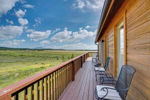 Property grounds - Warm Springs Ranch Mtn View & Deck: Fairplay Cabin (Fairplay)