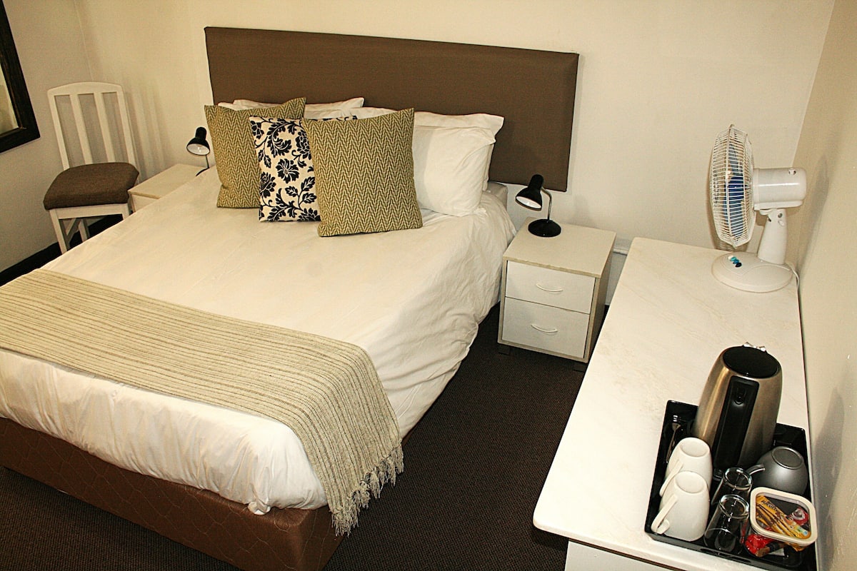 Basic Double Room | Desk, laptop workspace, free WiFi, bed sheets