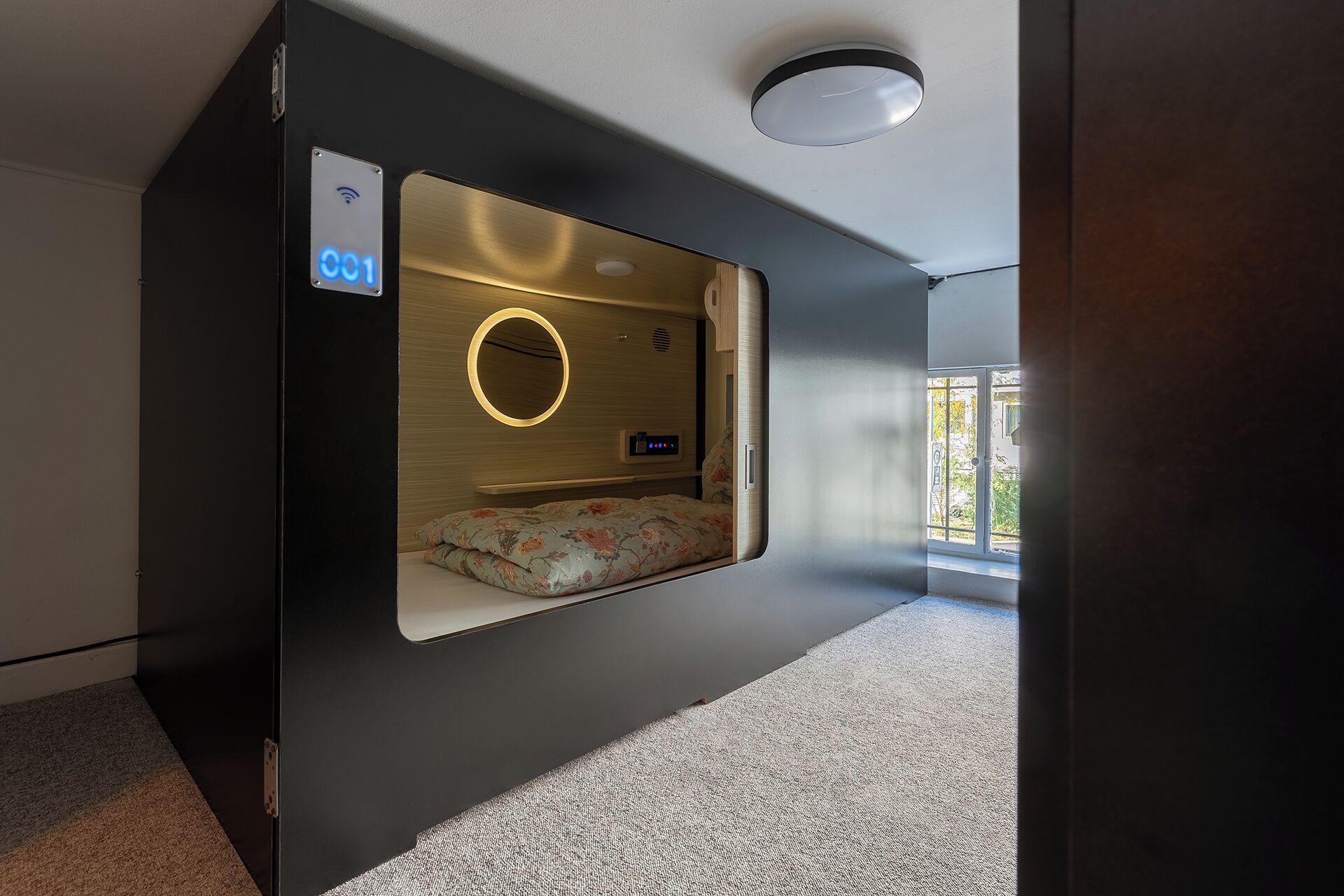 Standard Single Room | Peralatan tempat tidur premium, gebar bulu kapas, meja 