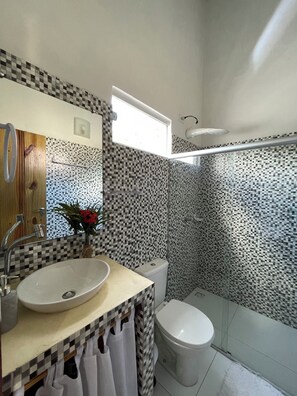 シャワー、ビデ、タオル、石鹸