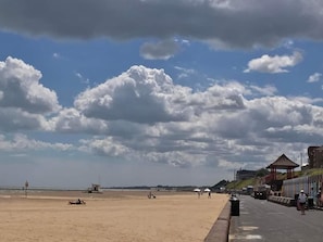 Apartment | Beach - Ocean View Luxury top Floor Harbourside Apartment (Lowestoft)