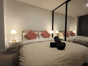 1 slaapkamer, een strijkplank/strijkijzer, wifi, beddengoed