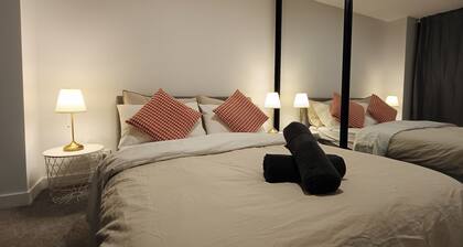 Brand new 1B apartment in Woden Pool Sauna Gym