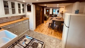 Cottage | Private kitchen | Fridge, oven, stovetop, electric kettle