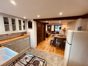 Cottage | Private kitchen | Fridge, oven, stovetop, electric kettle - Charming Cottage Sleeps 4 With Sauna (Shaftesbury)