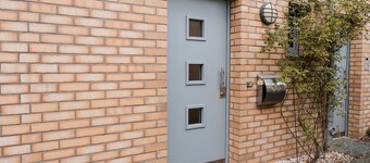 Anubis_relaxed&stay! In Flughafennähe