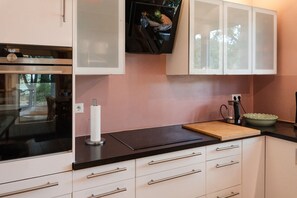 Geladeira, fogão, cooktop, lava-louças