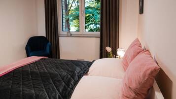 1 bedroom, desk, iron/ironing board, WiFi