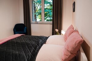 1 sovrum, skrivbord, strykjärn/strykbräda och wi-fi