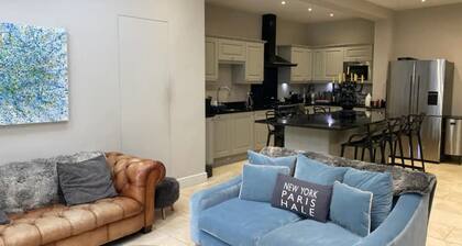 Luxury Central Hale Living