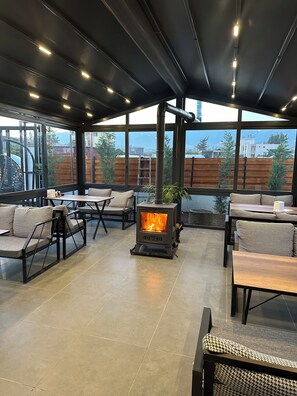 En 24-tommers plasma-TV med Parabol-TV