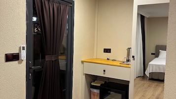 豪華雙床房, 花園景 | 2 間睡房、防敏寢具、迷你吧、手提電腦工作空間