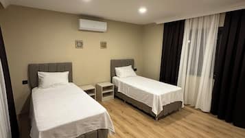 2 間睡房、防敏寢具、迷你吧、手提電腦工作空間