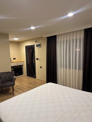 Deluxe Room, Garden View | Hypo-allergenic bedding, minibar, laptop workspace, soundproofing - Some Hotel Antakya (Antakya)