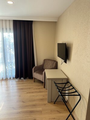 Allergikerbettwaren, Minibar, laptopgeeigneter Arbeitsplatz