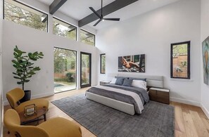 4 habitaciones, tabla de planchar con plancha, wifi y ropa de cama 