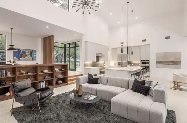 Living area - Charming 4-bedroom house in the heart of Downtown Austin (Austin)