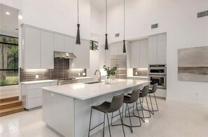 Private kitchen - Charming 4-bedroom house in the heart of Downtown Austin (Austin)