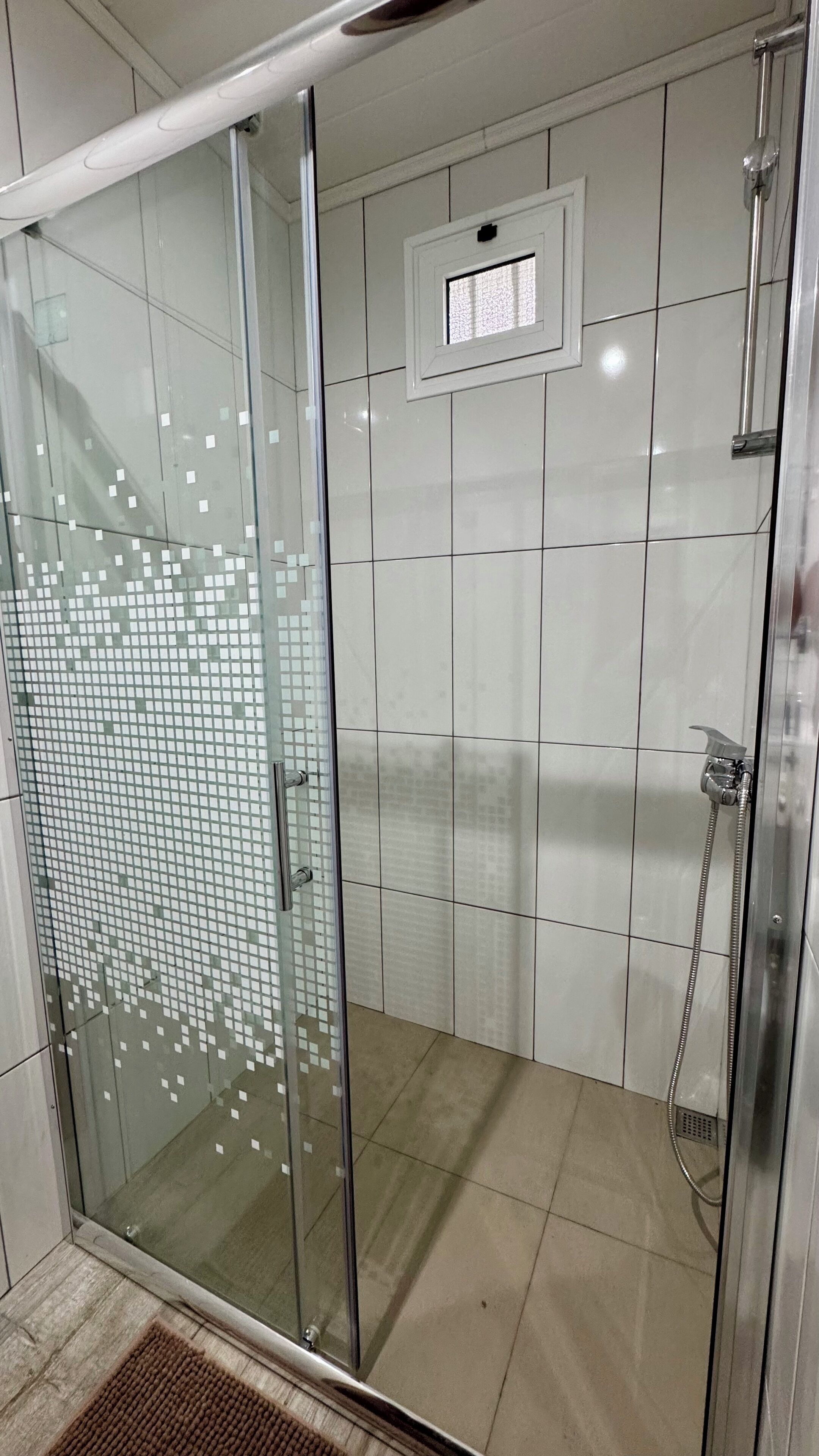 Doccia, asciugacapelli, bidet, asciugamani