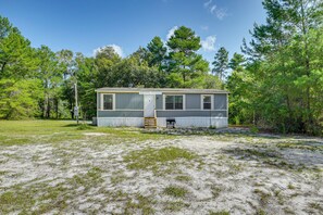 Exterior - Crescent City Home w/ Charcoal Grill: Near 3 Lakes (Crescent City)
