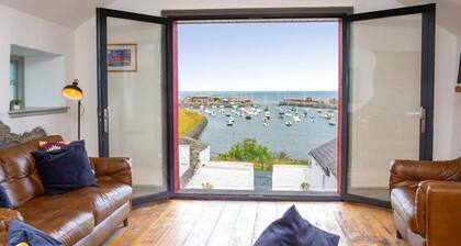 Island House, Aberaeron