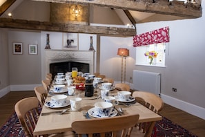 Dining - Fabulous 5* Cotswold Farmhouse with Hot Tub (Brokenborough)